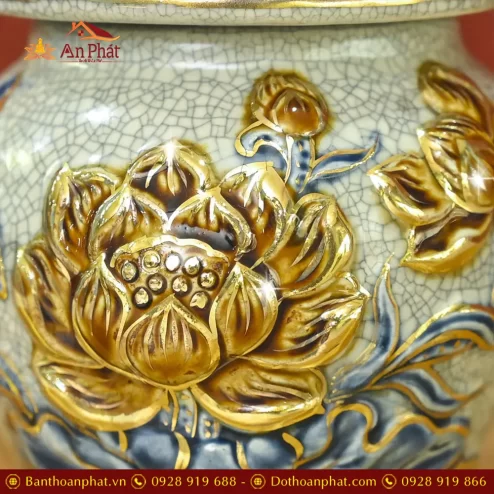 choe tho hoa sen men ran dap noi bat trang ve vang dt74300003