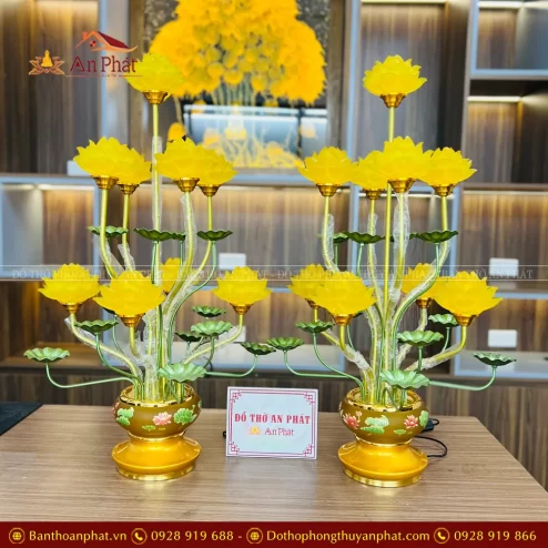 Mẫu đèn thờ đẹp nhất được làm từ chất liệu hoa sen lưu ly cao cấp bền đẹp vượt thời gian