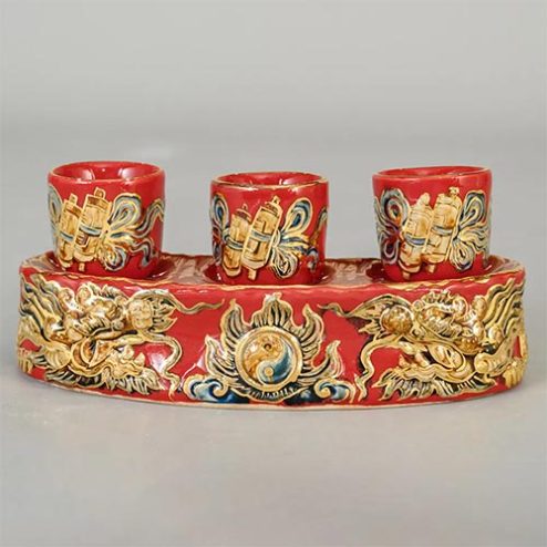 Kỷ Chén Tròn Màu Đỏ Đắp Nổi Vẽ Vàng Cao Cấp DT796