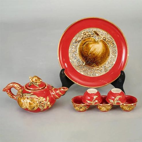 Bộ Ấm Chén Trà Thờ Men Màu Đỏ Đắp Nổi Vẽ Vàng Cao Cấp DT850