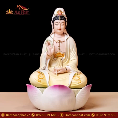 Tượng Quan Âm Ngồi Sứ Đức Hóa Tọa Đài Sen Vẽ Gấm T2347