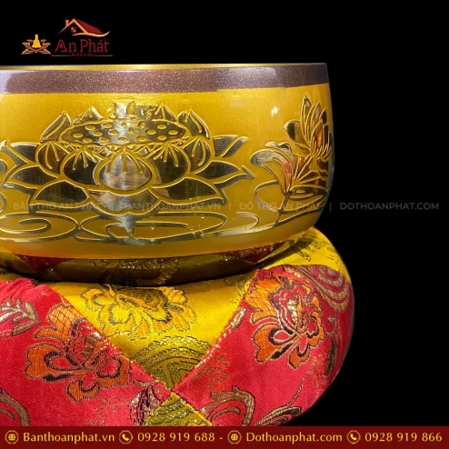 Chuong dong vang khac hoa sen AK11225 5