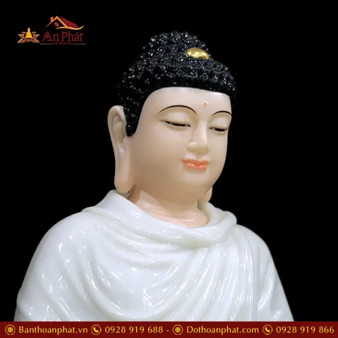 tuong phat thich ca bot da ao trang vien xanh dang ngoi tinh tam t262600004